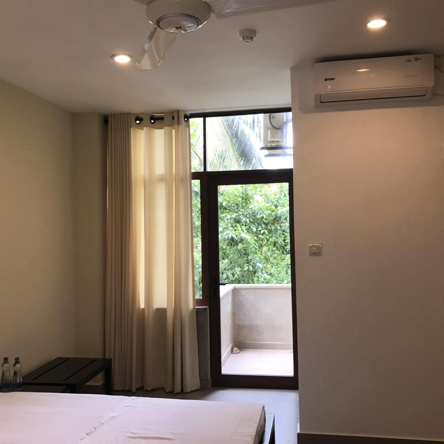 Saninro Hotel - Ragama Exterior photo